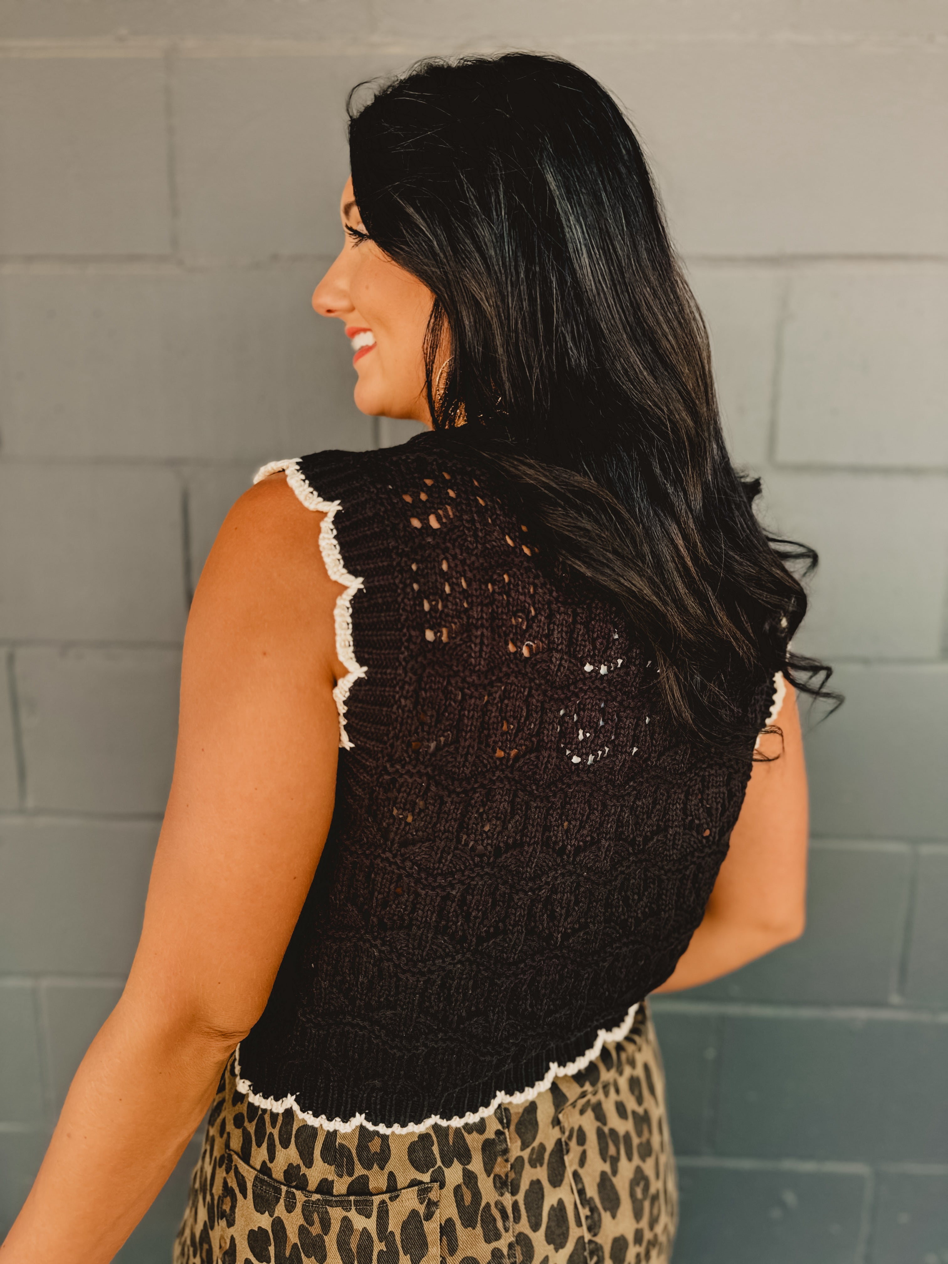 Scalloped Crochet Sweater Vest With Bow Details - Black/Natural
